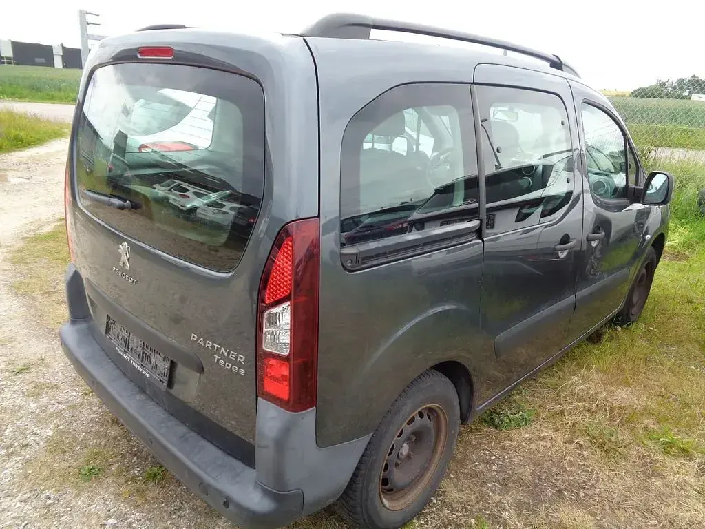 Gebraucht Peugeot Partner Tepee Active 98 PS (72 kW) 2018 Grau Van / Kleinbus