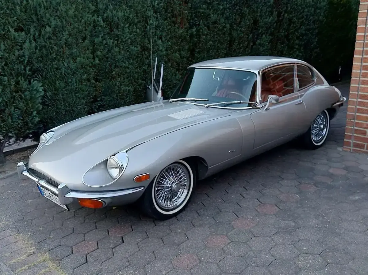 Begagnad Jaguar E-Type 265 HK (194 kW) 1969 Silver Sportkupé