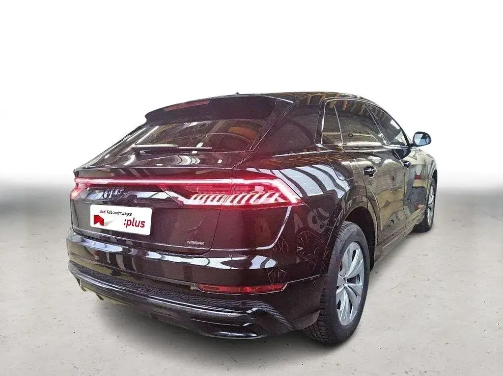 Używany Audi Q8 Competition 231 KM (169 kW) 2022 Czarny SUV