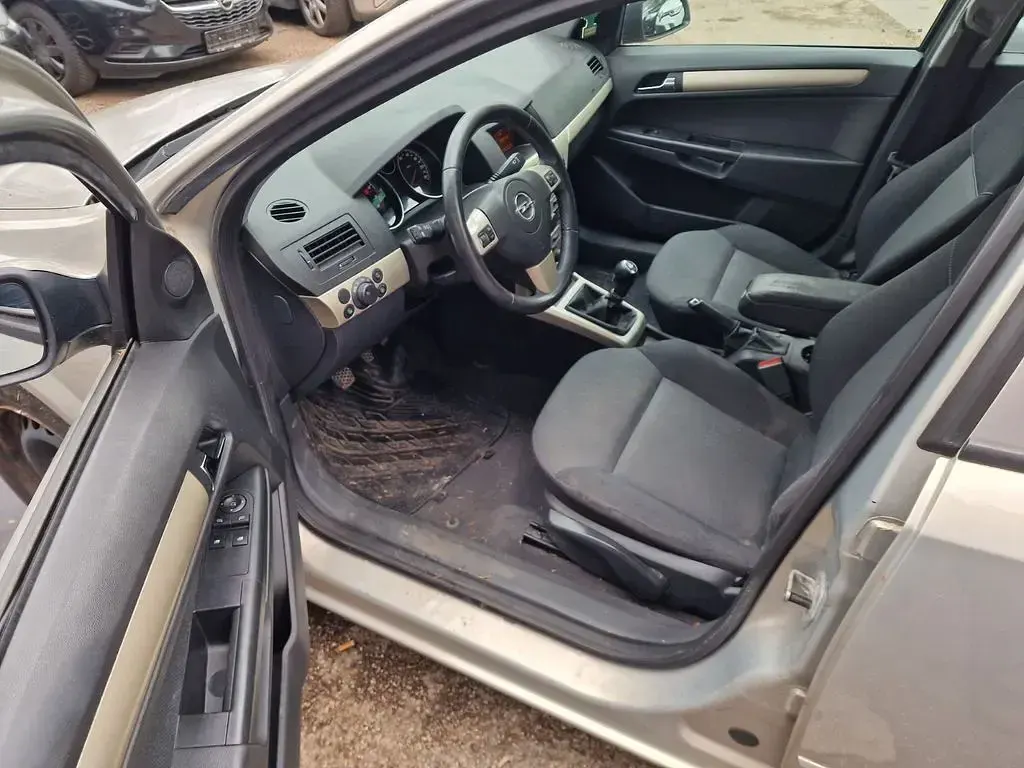 Gebraucht Opel Astra 116 PS (85 kW) 2007 Silber Limousine