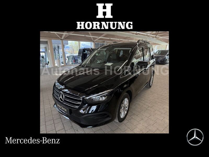 Loparitschwarz metallic Gebraucht 2024 Mercedes 180 Progressive Limousine | 29.900 € (Fairer Preis) - Bild 1/4