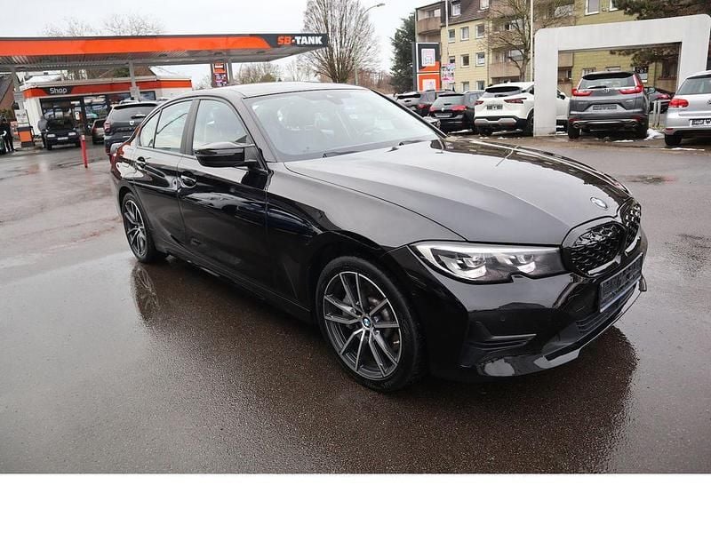Gebraucht BMW 330e Advantage 252 PS (185 kW) 2021 Schwarz ii/bonnet fluid black Limousine