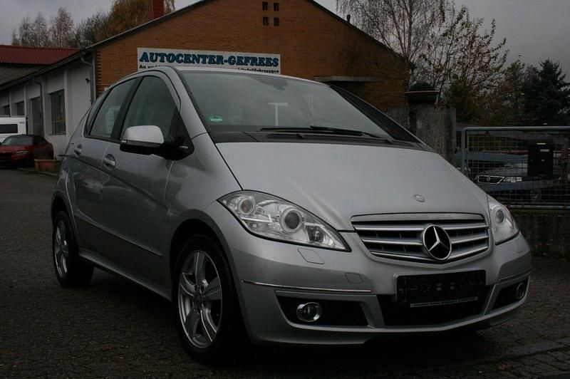 Silber Gebraucht 2011 Mercedes A200 Avantgarde Kleinwagen | 4.999 € (Fairer Preis) - Bild 1/4