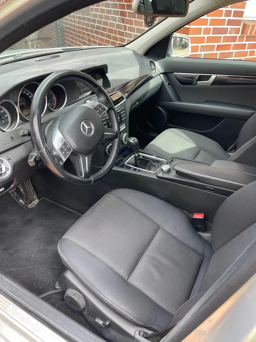Gebraucht Mercedes C200 136 PS (100 kW) 2012 Silber Kombi