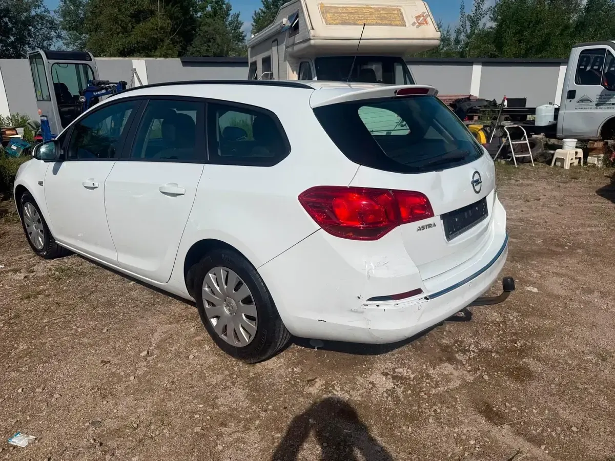 Gebraucht Opel Astra 110 PS (80 kW) 2014 Weiß Kombi