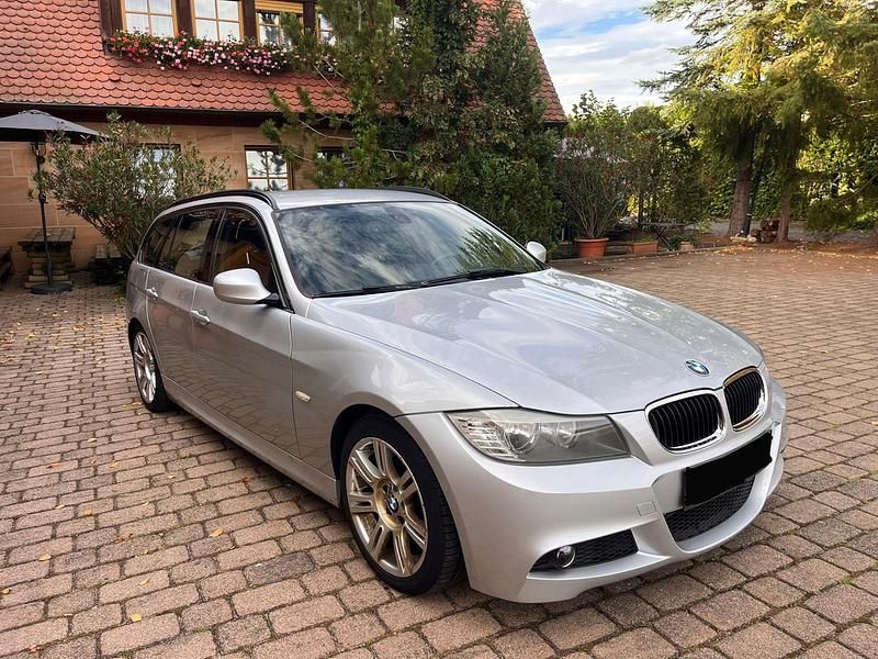 Silber Gebraucht 2010 BMW 325 M Sport Kombi | 4.400 € (Superpreis) - Bild 1/4
