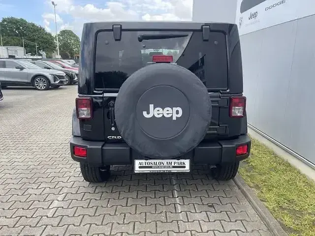 Used Jeep Wrangler Sahara 200 HP (147 kW) 2015 Black SUV