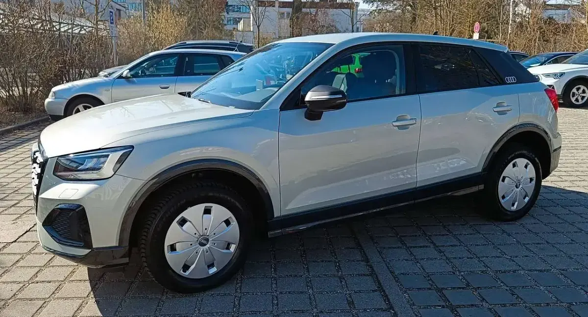 Gebraucht Audi Q2 Advanced Plus 150 PS (110 kW) 2024 Silber SUV