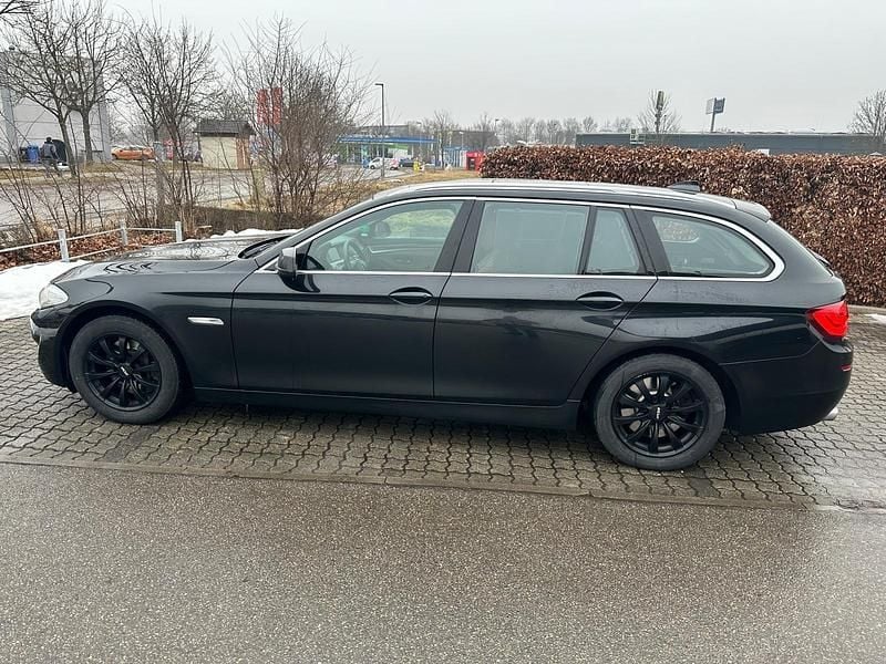 Gebraucht BMW 530 258 PS (189 kW) 2012 Schwarz Kombi