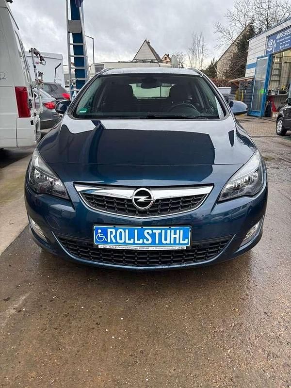Gebraucht Opel Astra 140 PS (102 kW) 2011 Blau Kombi