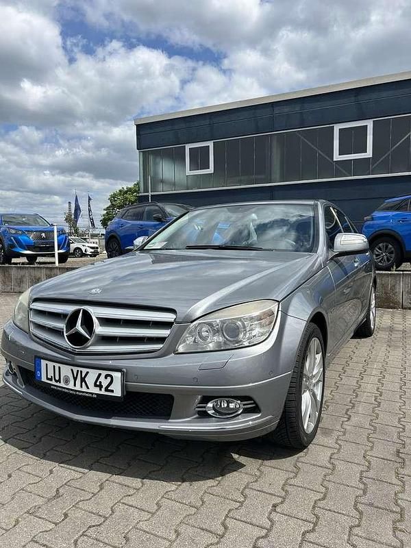 Grau Gebraucht 2007 Mercedes C220 Avantgarde Limousine | 9.000 € (Teuer) - Bild 1/4