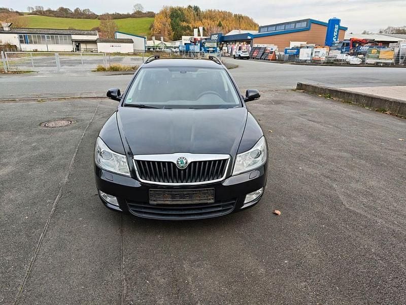 Schwarz Gebraucht 2011 Skoda Octavia Family Kombi | 4.750 € (Fairer Preis) - Bild 1/4