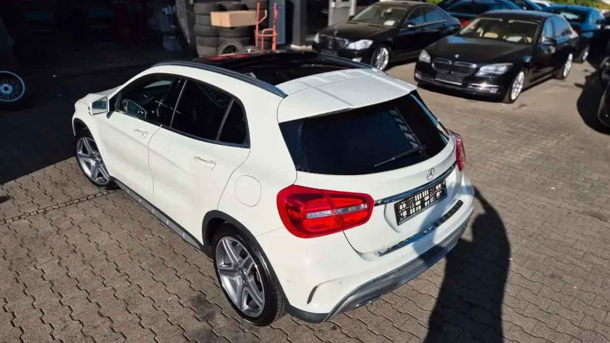 Gebraucht Mercedes GLA180 Sport 122 PS (89 kW) 2015 Calcitweiss  unilack SUV