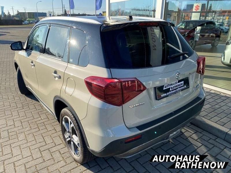 Gebraucht Suzuki Vitara Comfort+ 129 PS (94 kW) 2022 Beige SUV