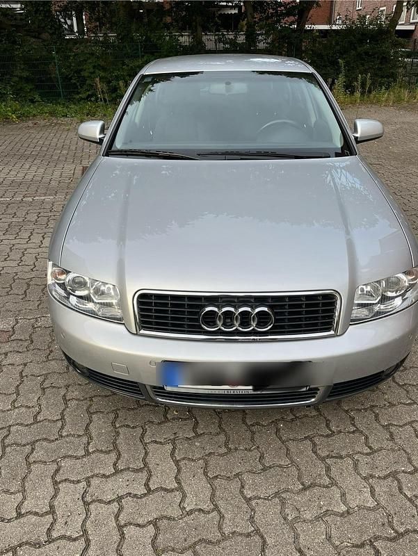 Silber Gebraucht 2001 Audi A4 Limousine | 5.499 € - Bild 1/4