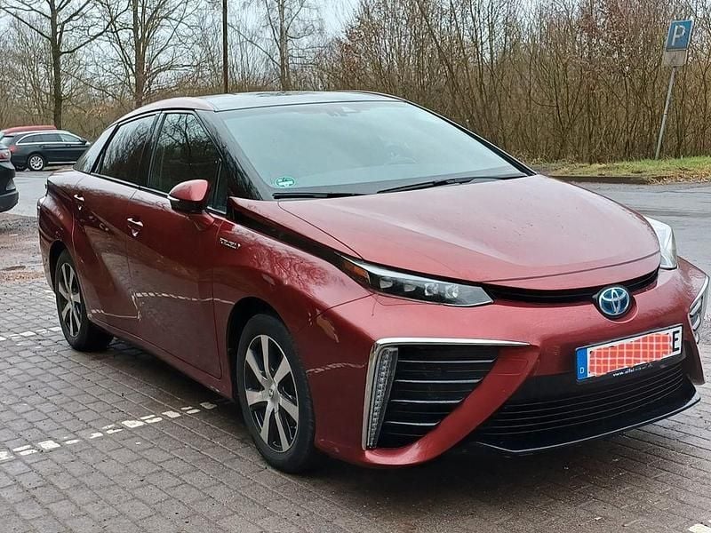 Gebraucht Toyota Mirai 155 PS (114 kW) 2018 Rot Limousine