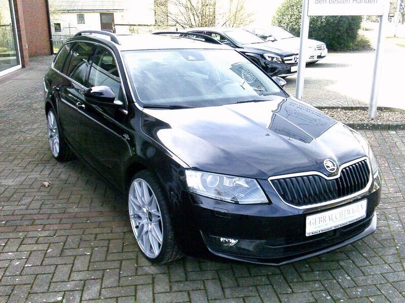 Schwarz Gebraucht 2016 Skoda Octavia LAURIN & KLEMENT Limousine | 13.750 € (Fairer Preis) - Bild 1/4