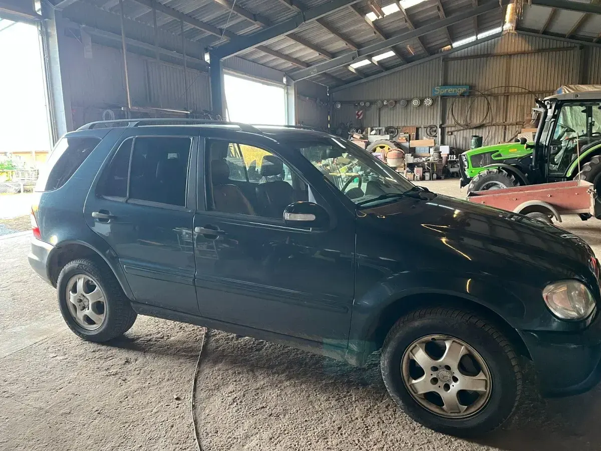 Gebraucht Mercedes ML270 163 PS (119 kW) 2002 Blau SUV