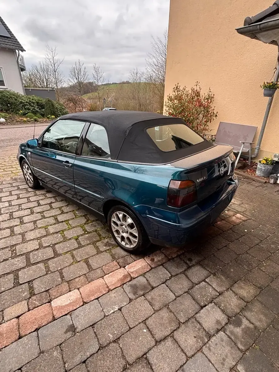 Używany VW Golf Classicline 115 KM (84 kW) 2002 Andere farben Kabriolet