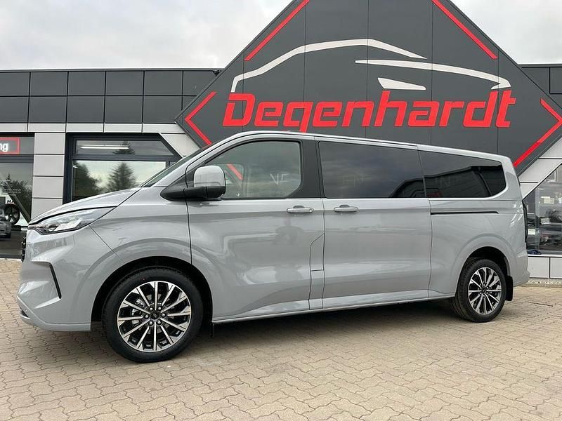 Neu Ford Tourneo Titanium 170 PS (125 kW) 2025 Grau Van / Kleinbus
