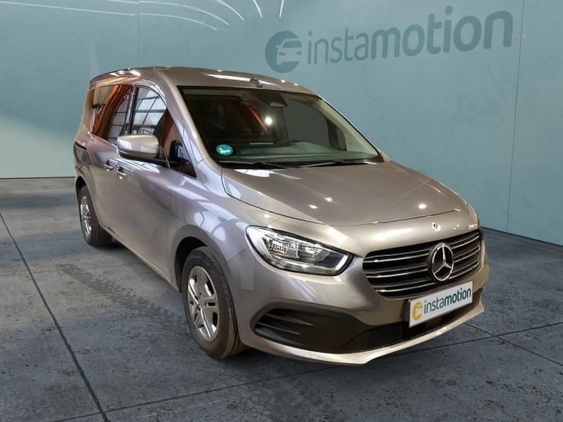 Grau Gebraucht 2023 Mercedes 180 Style Limousine | 25.240 € (Guter Preis) - Bild 1/4