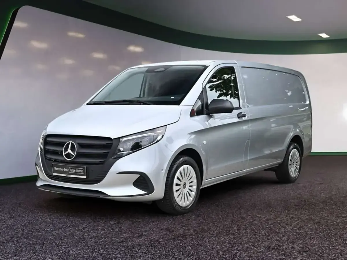 Gebraucht Mercedes Vito 163 PS (119 kW) 2025 Silber / hightechsilber Van