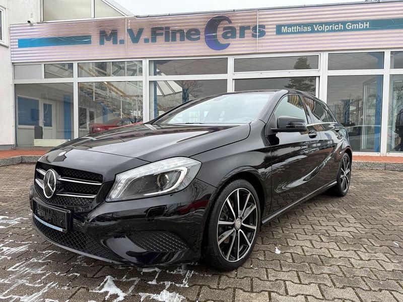 Gebraucht Mercedes A180 Style 122 PS (89 kW) 2015 Schwarz Limousine