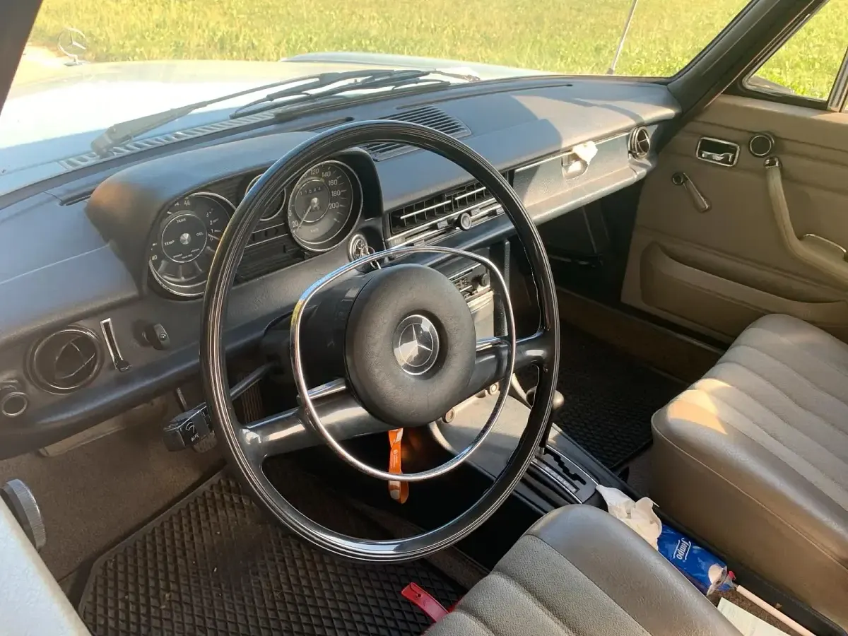 Gebraucht Mercedes W114 120 PS (88 kW) 1972 Blau Limousine