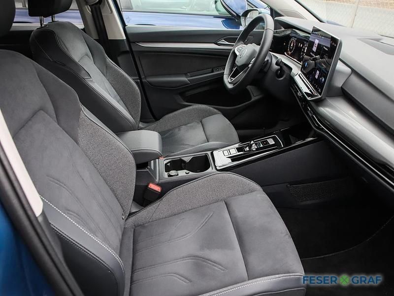 Gebraucht VW Golf VIII Style 150 PS (110 kW) 2025 Anemonenblau Kombi