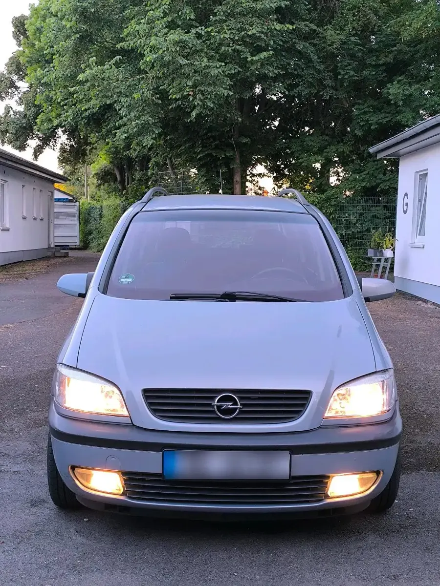Gebraucht Opel Zafira 125 PS (91 kW) 2002 Silber Van / Kleinbus
