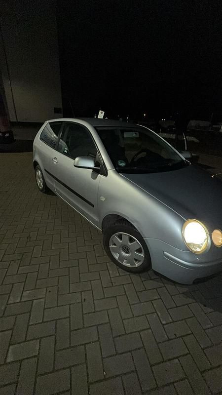 Gebraucht VW Polo 63 PS (46 kW) 2003 Silber Kleinwagen