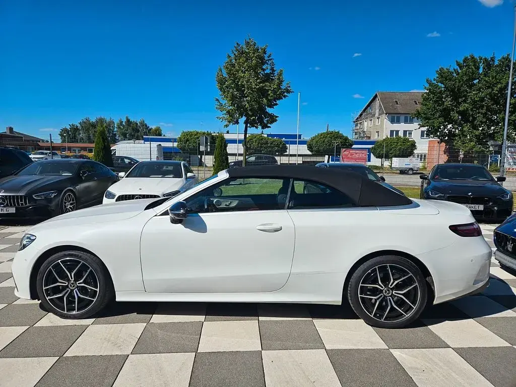 Gebraucht Mercedes E450 AMG line 389 PS (286 kW) 2023 Weiß Cabrio