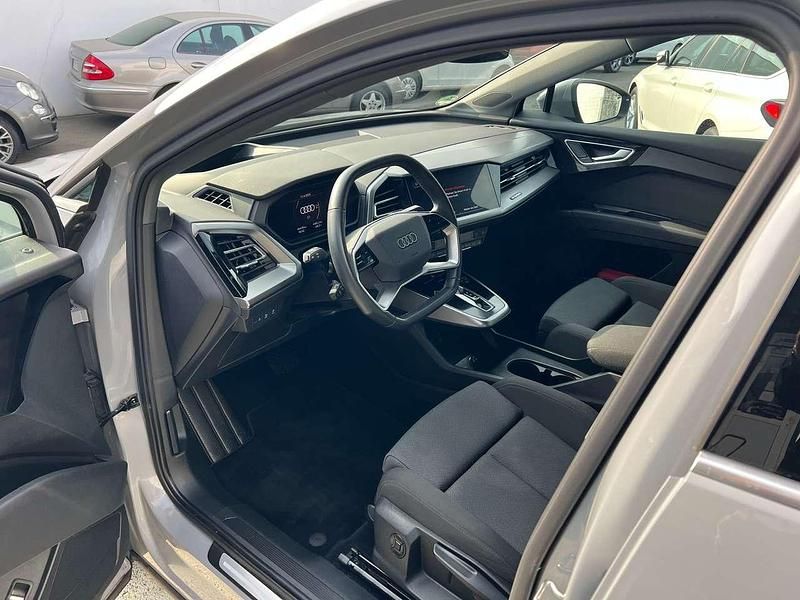 Gebraucht Audi e-tron Basis 150 kW (204 PS) 2022 Kieselgrau SUV