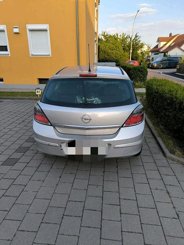 Gebraucht Opel Astra 116 PS (85 kW) 2008 Silber Limousine