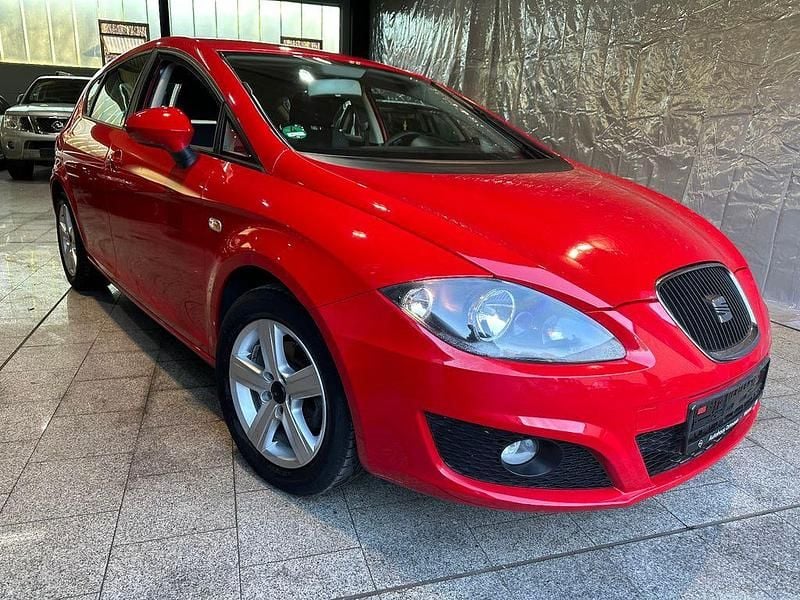 Gebraucht Seat Leon Reference 125 PS (91 kW) 2011 Rot Limousine