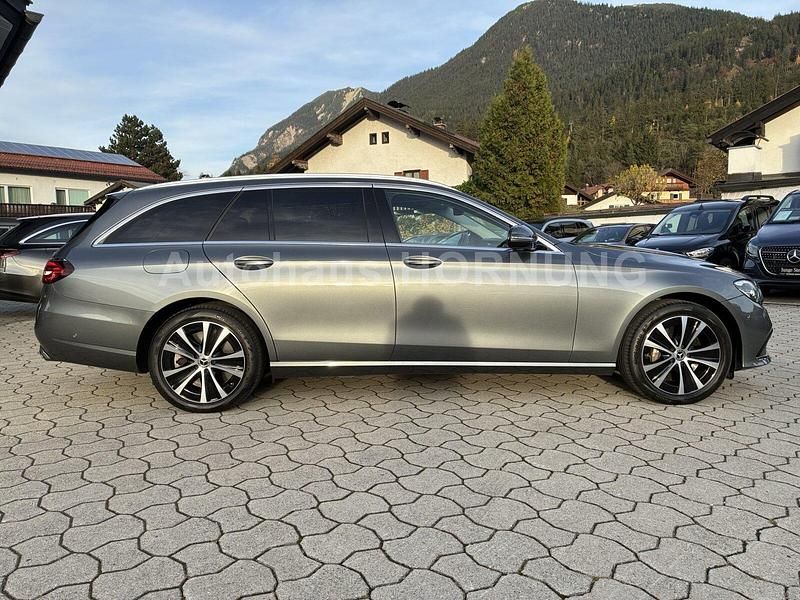 Gebraucht Mercedes E300 306 PS (225 kW) 2022 Metalliclack selenitgrau Limousine