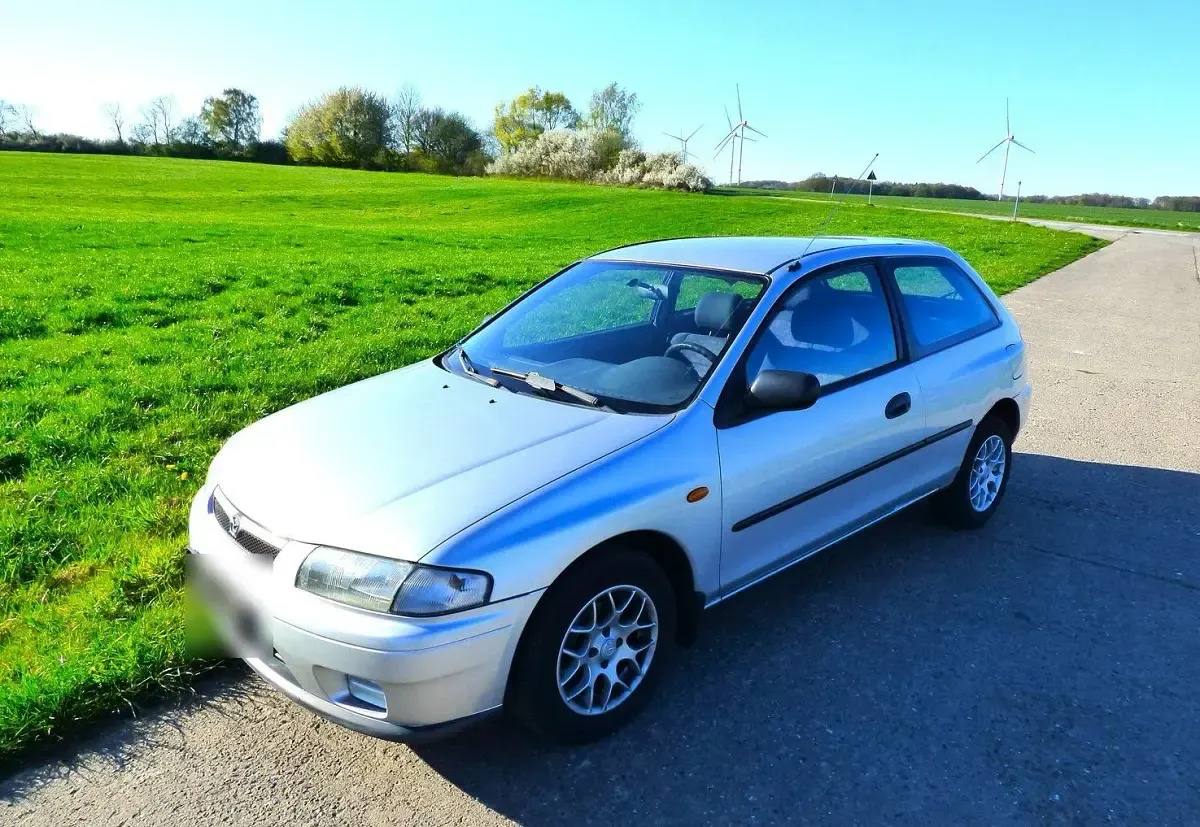 Second-hand Mazda 323 73 CP (53 kW) 1998 Argintiu Hatchback