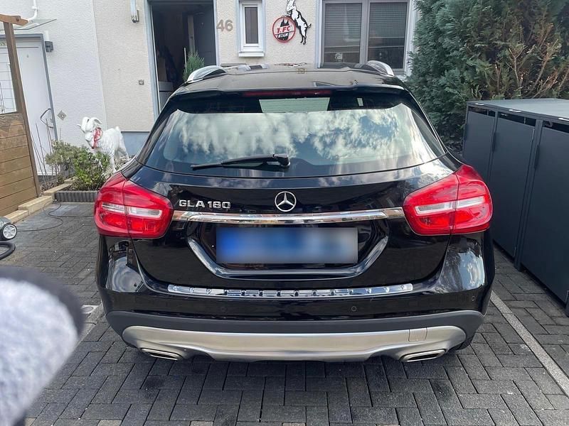 Gebraucht Mercedes GLA180 122 PS (89 kW) 2016 Schwarz SUV