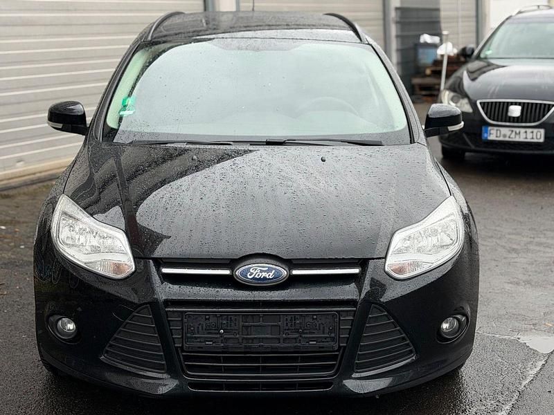 Gebraucht Ford Focus Trend 125 PS (91 kW) 2014 Schwarz Kombi