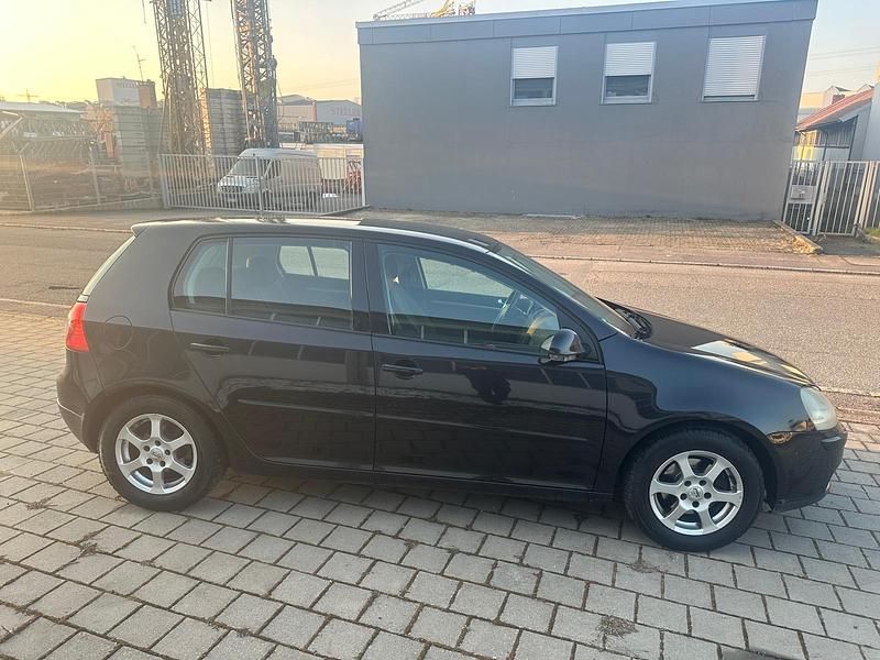 Gebraucht VW Golf V 90 PS (66 kW) 2004 Schwarz Kleinwagen