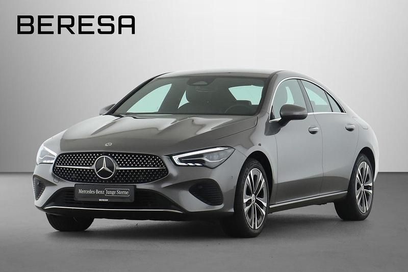 Grau Gebraucht 2024 Mercedes CLA200 Progressive Coupé | 30.940 € (Superpreis) - Bild 1/4