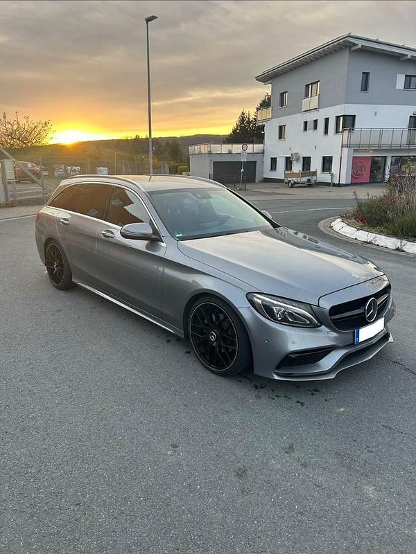 Schwarz Gebraucht 2015 Mercedes C220 AMG Kombi | 19.800 € (Teuer) - Bild 1/4