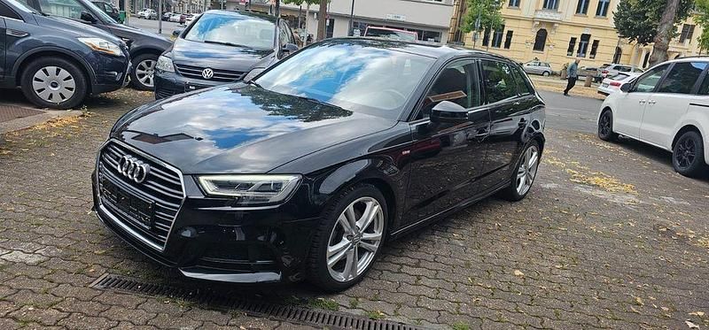 Schwarz Gebraucht 2019 Audi A3 Sportback Sport Limousine | 19.250 € (Superpreis) - Bild 1/4