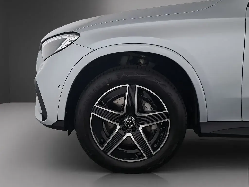Gebraucht Mercedes GLC300de AMG line 197 PS (144 kW) 2025 Silber SUV