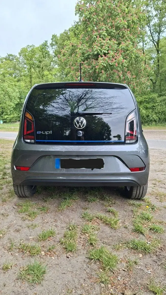 Używany VW e-up! Style 61 kW (83 KM) 2022 Szary Hatchback