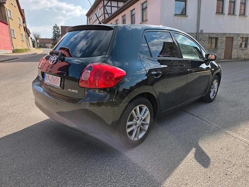 Gebraucht Toyota Auris 99 PS (72 kW) 2010 Schwarz Kleinwagen