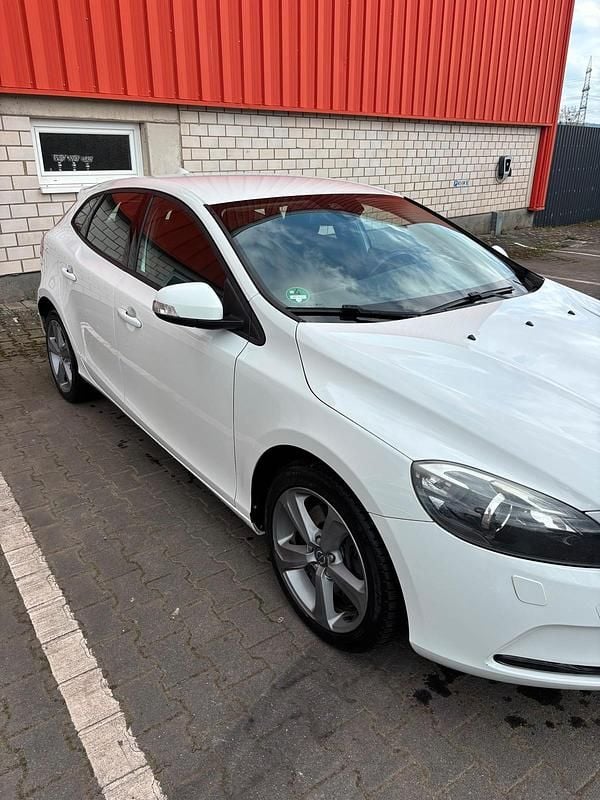 Gebraucht Volvo V40 150 PS (110 kW) 2013 Weiß Limousine