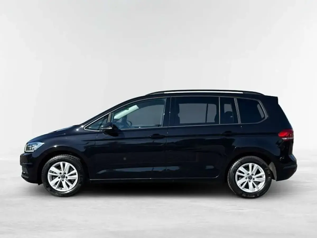 Gebraucht VW Touran Comfortline 122 PS (89 kW) 2023 Schwarz Van / Kleinbus