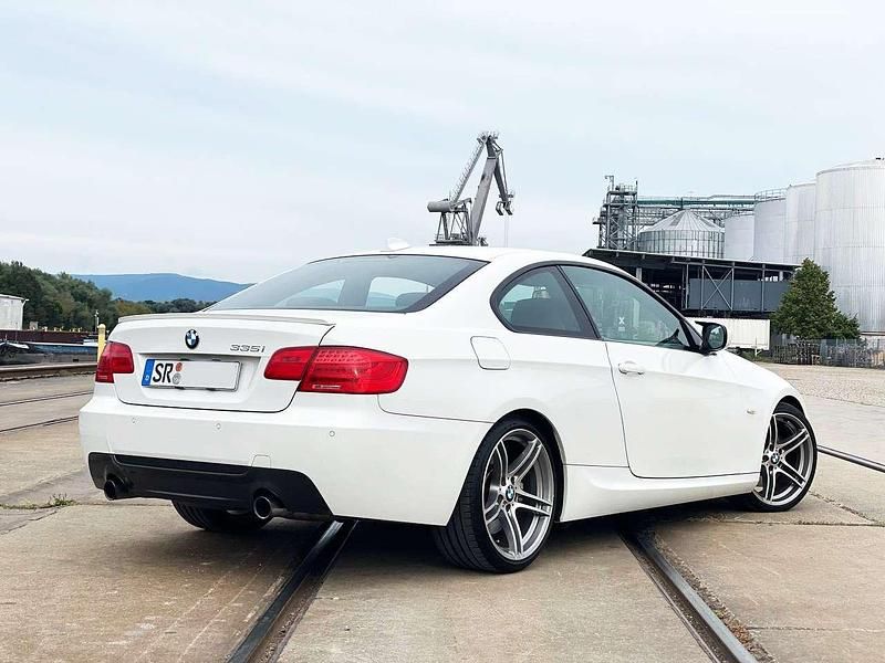 Gebraucht BMW 335 Performance 306 PS (225 kW) 2011 Weiß Coupé