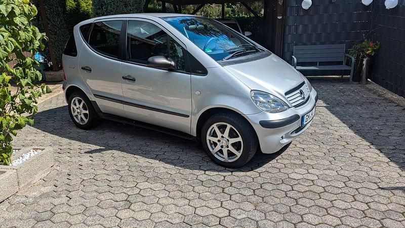 Silber Gebraucht 2001 Mercedes A160 Classic Van / Kleinbus | 1.500 € (Fairer Preis) - Bild 1/4